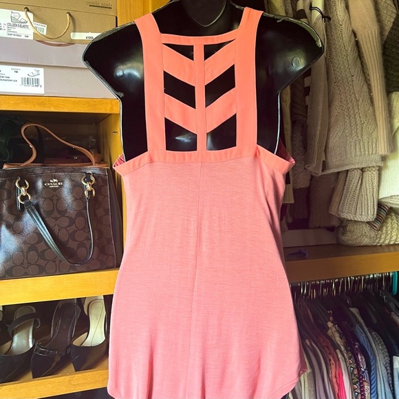 ⭐️BOGO FREE⭐️ Cute Tank with cutout back - Picture 9 of 9